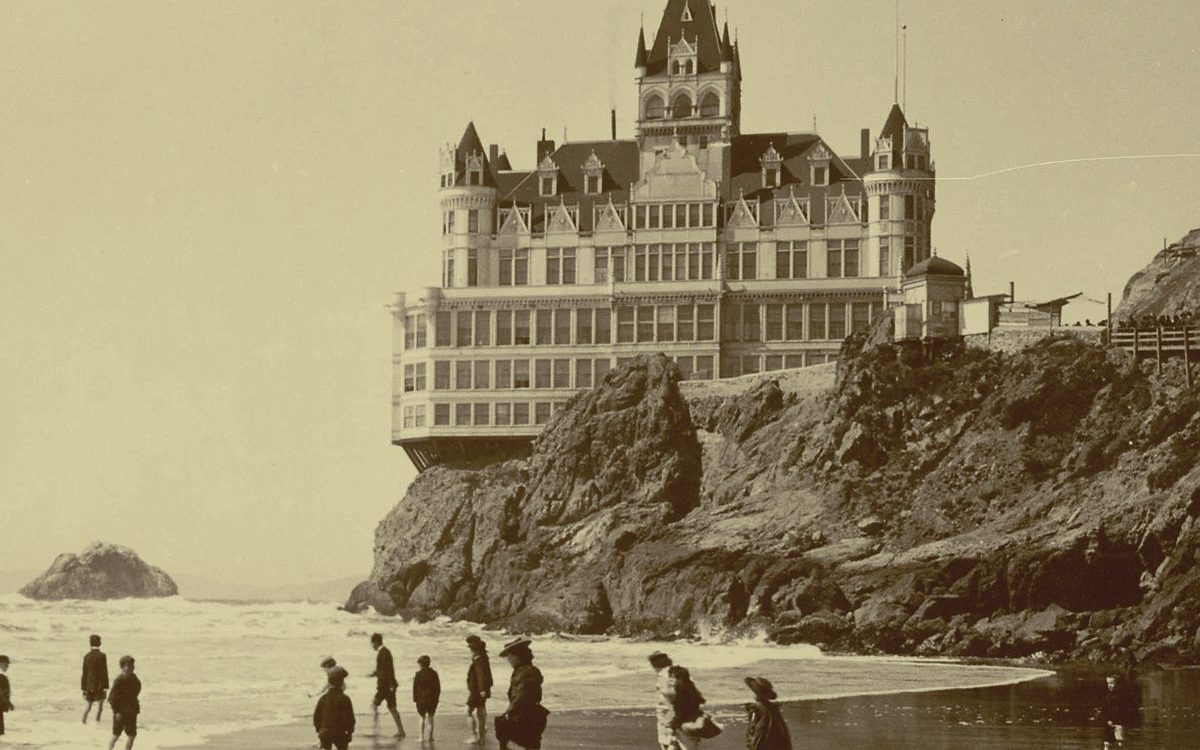 Cliff House: A casa do abismo